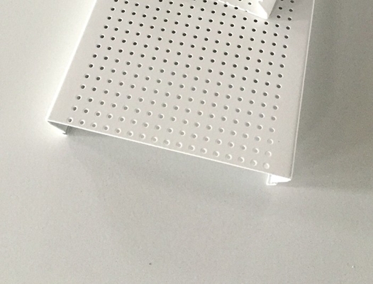 Weißes Pulver beschichtete Aluminiumstreifen-Decke, c geformte Blech-Decke