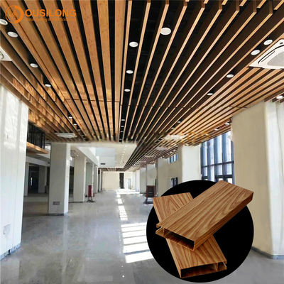 Hölzerne Blick-Aluminiumprofil-Planken-dekorative verschobene Metallfalsche Decke für Einkaufszentrum