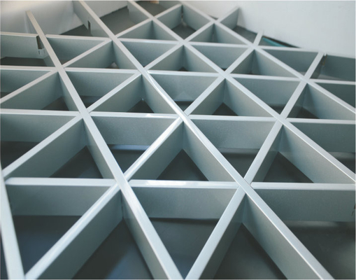Dekoratives falsches Dreieck-Metallaluminiumrasterdecke-Systemelfenbein mit a-Art