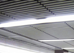 Weißes Aluminium lässt unten Decke mit Ziegeln deckt dekorative schalldämpfende Aluminiummetalldecke fallen