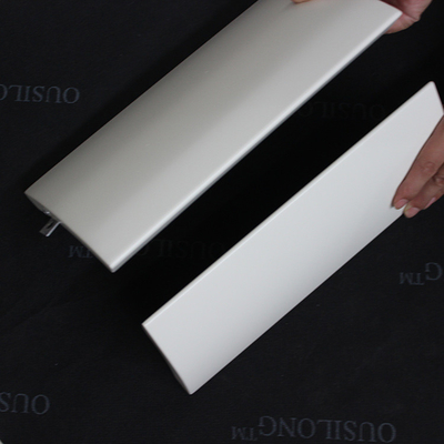 Weiß kundengebundene dekorative Aluminiumstärke der platten-Blatt-gebogenen Form-1.5mm 2.0mm