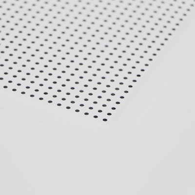 Perforierte Metalllage im Decken-Fliesen-weißen Aluminium verschob 800mm*800mm