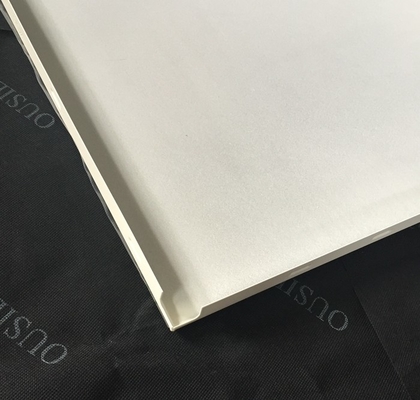 600 x 600mm einfaches Metallnicht rostende Aluminiumdecke deckt Klipp in der falschen Deckenverkleidung mit Ziegeln