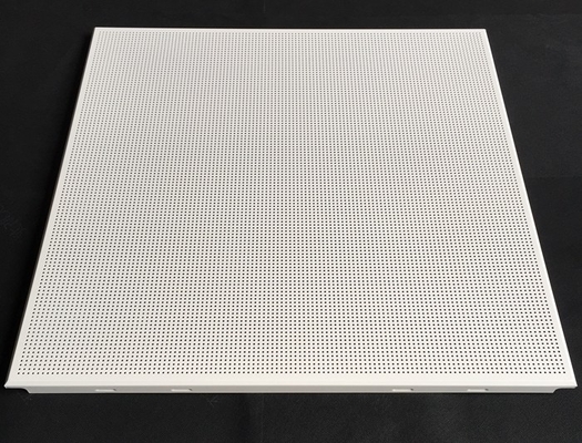 Machen Sie perforierte Stärke des Aluminium-0.7mm/Metallfalsche Decken-Fliesen 600 x 600mm feuerfest