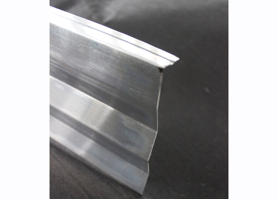 Wellenartig bewegte geformtes Blatt-Aluminiumleitblech-Decke, feuerfeste dekorative verschobene Metalldecken-Fliesen