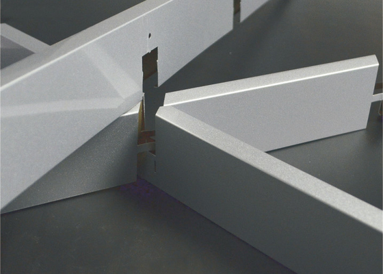 Innenverzierungs-Dreieck-verschoben Aluminiummetallrasterdecke GB/T28001-2011