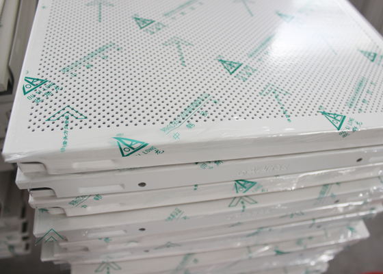 Die quadratisches perforiertes Metalldekorative akustische Decke deckt Gewohnheit gefärbt, ISO 9001 mit Ziegeln