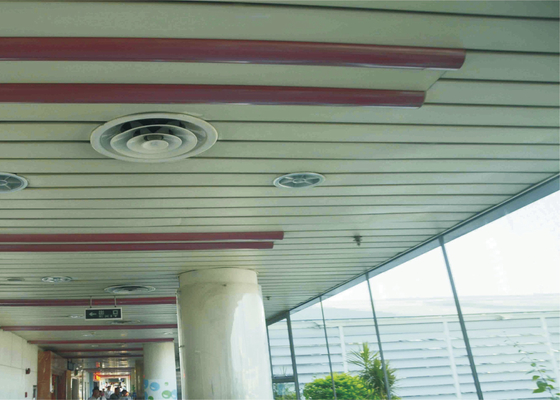 Ebene abgeschrägte Rand-dekorative Aluminiumstreifen-Decken-windundurchlässige Decke für Station